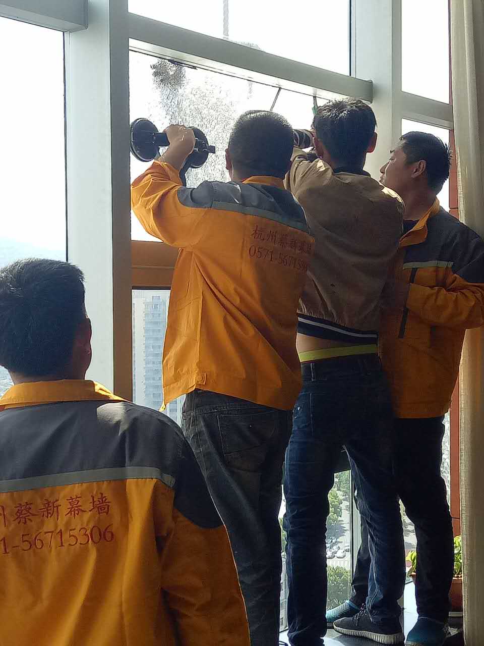 富阳国贸大酒店玻璃更换